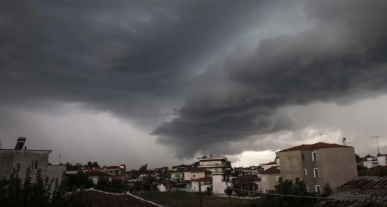 Καιρός: Ξαφνικά χειμώνας! Βροχές και κατακόρυφη πτώση της θερμοκρασίας από την Τρίτη – Αναλυτική πρόγνωση για τη Δευτέρα